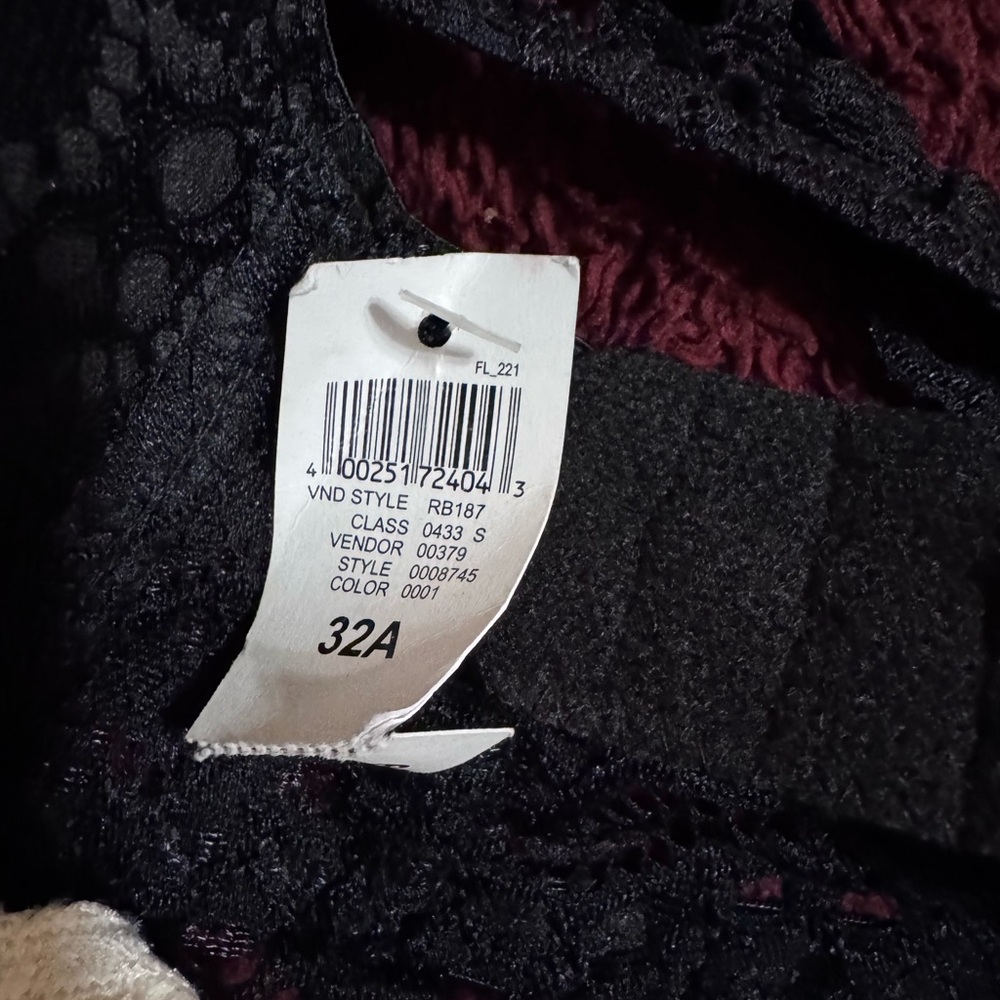 Women bras Size 32A - Picture 3 of 4